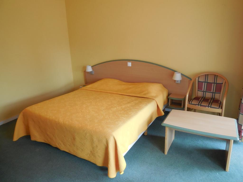 Les Genevriers Apartment Кан Стая снимка